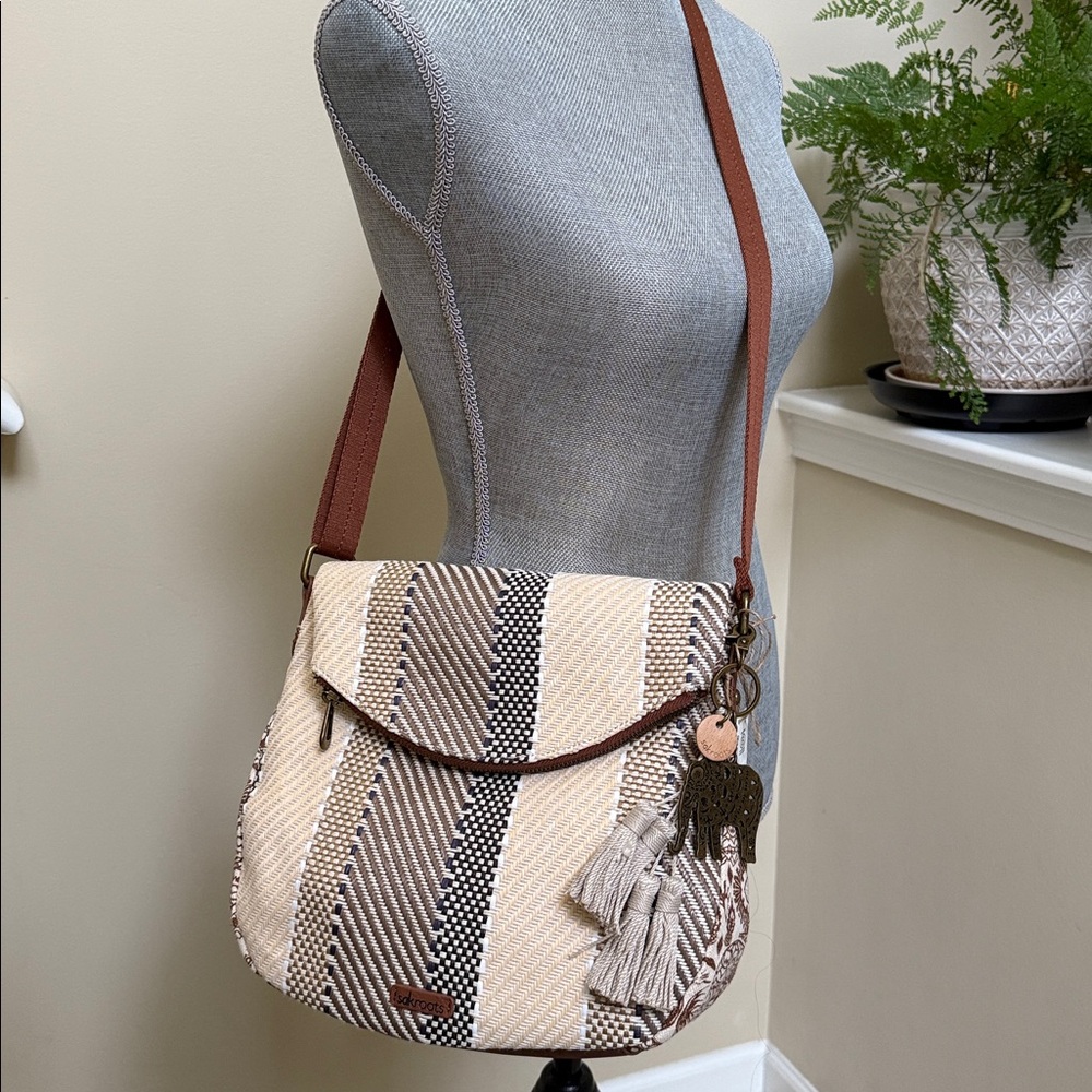 Sakroots by the SAK, Tan and Brown Crossbody Bag. Exterior top zip opening/flap. - Picture 16 of 16